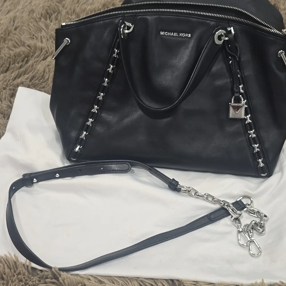 MICHAEL Michael Kors Black Leather Tote - Picture 5 of 8